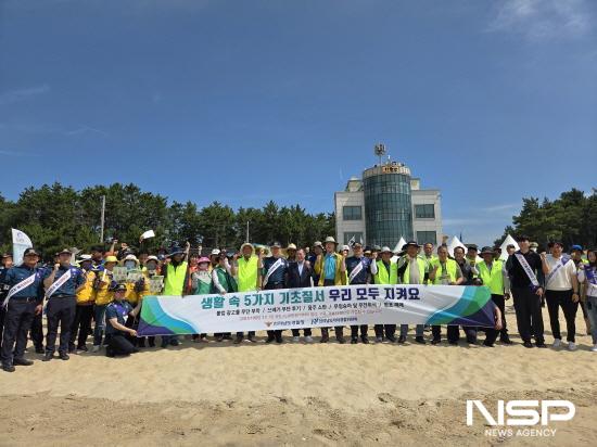 NSP통신-기초질서 확립 캠페인 참석자 기념 찰영 (사진 = 전남경찰청)