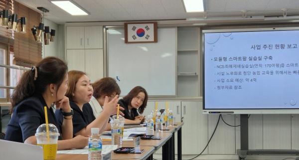 NSP통신-전자영 경기도의원이 용인바이오고등학교 현안 사업 추진 간담회에서 2026학년도 학교 발전 방향을 논의하고 있다. (사진 = 전자영 의원실)