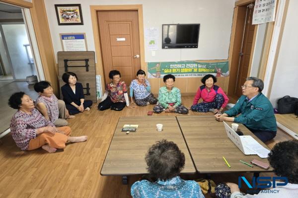 NSP통신-영양군은 연일 계속되는 폭염에 대응하고 군민들의 건강과 안전을 지키기 위해 지난 11일 무더위쉼터와 산불피해지역 임시조립주택 단지를 방문하여 현장점검을 실시했다. (사진 = 영양군)