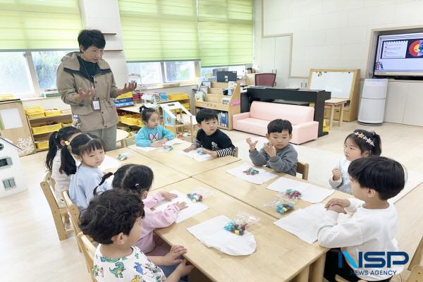 NSP통신-청송군은 유아부터 시니어까지 전 세대가 함께 참여할 수 있는 청송 유네스코 세계지질공원 교육 프로그램을 운영하고 있다. (사진 = 청송군)