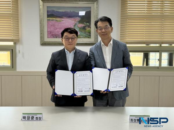 NSP통신-재단법인 경산문화관광재단과 경산시소상공인연합회는 지난 11일 경산문화관광재단 회의실에서 경산 지역의 소상공인 어려움 극복을 위한 업무협약(MOU)을 체결했다. (사진 = 경산시)