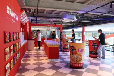 [NSP NEWS Image]농심 여의도와 잠실 한강버스 선착장에 너구리의 라면가게 조성