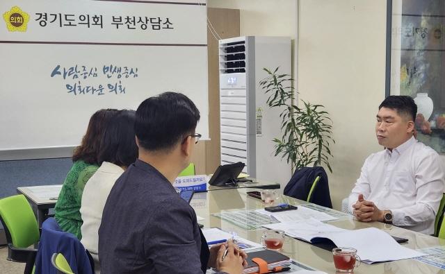 NSP통신-유경현 경기도의원이 14일 부천상담소에서 고강종합사회복지관 어린이놀이시설 환경개선 정담회를 가졌다. (사진 = 경기도의회)