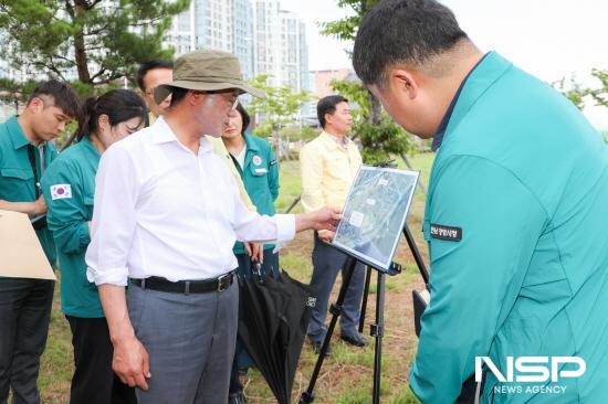 NSP통신-마동체육공원 내 맨발걷기 황톳길 조성 건의 현장 방문