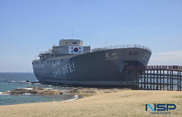 NSP통신-영덕군은 6·25전쟁의 숨은 영웅들을 기리는 장사상륙작전 전승기념관이 대대적인 리뉴얼을 마치고 15일부터 재개관했다. 장사상륙작전 전승기념관 외부 전경 (사진 = 영덕군)