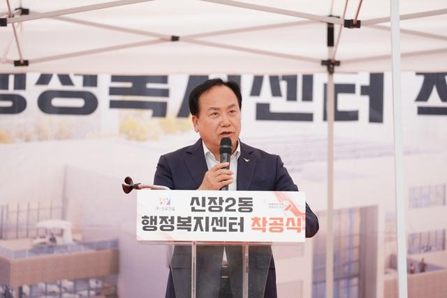 NSP통신-15일 이권재 오산시장이 착공식에서 발언을 하고 있다. (사진 = 오산시)