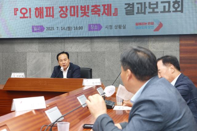 NSP통신-14일 이권재 오산시장이 오!해피 장미빛축제 평가보고회에서 발언을 하고 있다. (사진 = 오산시)