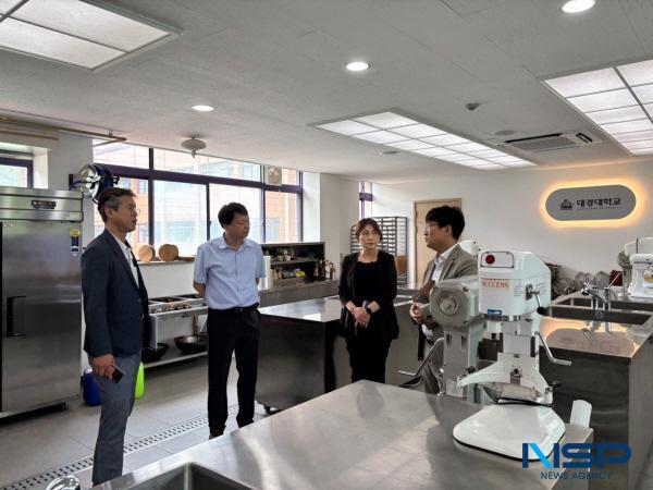 NSP통신-제주한라대학교가 15일 대경대학교 베이커리카페과를 방문해 현장 실습형 교육과정과 ExpUp Station 뺑오쇼콜라의 운영 방식을 벤치마킹했다. (사진 = 대경대학교)