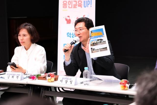 NSP통신-15일 용인미디어센터에서 열린 학교장 간담회에 참석한 이상일 시장이 발언하고 있다. (사진 = 용인특례시)