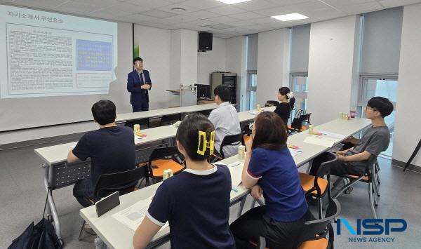 NSP통신-포항상공회의소는 17일 포항청춘센터에서 포항시 지역청년 15명이 참가한 가운데 직무맞춤 1Day 취업잡(Job) 캠프를 개최했다. (사진 = 포항상공회의소)