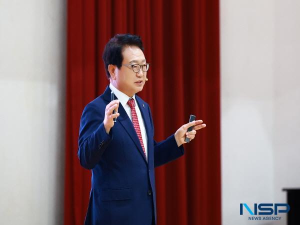 NSP통신-울진군은 지난 17일 울진고등학교 연호체육관에서 울진형 자율형 공립고(자공고) 2.0 운영을 위한 울진군수 초청 특강을 교직원 및 학생 400여 명이 참석한 가운데 개최했다. (사진 = 울진군)
