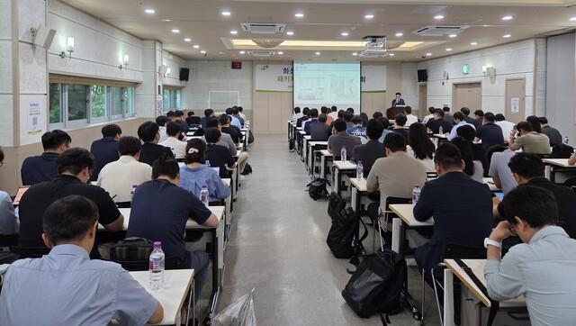 NSP통신-18일 한국토지주택공사(LH)가 동탄2 의료복합개발 재공모에 대한 사업설명회를 진행하고 있다. (사진 = 화성시)