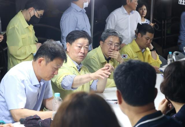 NSP통신-18일 오전 시청 컨퍼런스룸에서 소하동 아파트 화재사고 대책회의가 진행되고 있다. (사진 = 광명시)