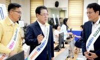 [NSP PHOTO]김영록 지사, 민생회복소비쿠폰 지급 첫날 현장 챙겨