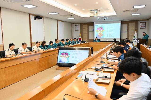 NSP통신-속초시청에서 싸이 흠뻑쇼를 앞두고 회의를 진행하고 있는 모습. (사진 = 속초시)