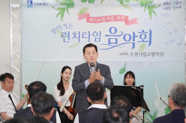 NSP통신-22일 이재준 수원시장이 인사말을 하고 있다. (사진 = 수원시)