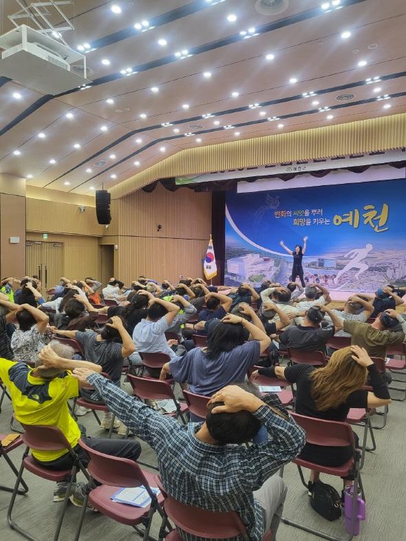 NSP통신-예천군청 사무실 체조로 활기찬 하루를 시작하세요, 3분의 기적, 건강한 생활의 시작 (사진 = 예천군)