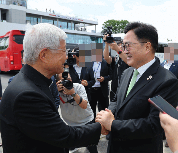 NSP통신-유흥식 천주교 추기경(좌)과 우원식 국회의장(우) (사진 = 국회의장 공보수석실)