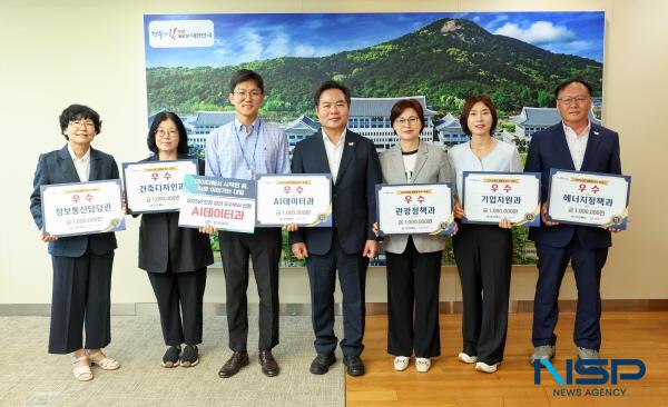 NSP통신-경상북도는 23일 행정부지사실에서 2025년 2분기 도정 성과 우수부서 시상식을 개최했다. (사진 = 경상북도)