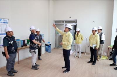 [NSP PHOTO]현근택 수원시 제2부시장 폭염태풍 대비 건설현장 안전 점검