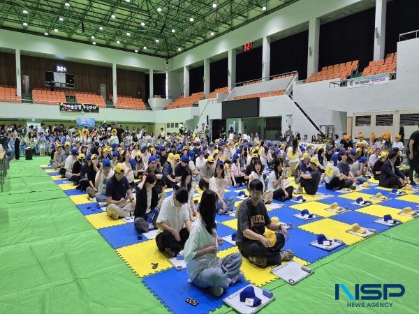 NSP통신-상주시는 지난 23일 상주실내체육관(구관)에서 소속 직원 300여 명이 참석한 가운데 청렴 결의대회와 골든벨 퀴즈 대회를 개최했다. (사진 = 상주시)