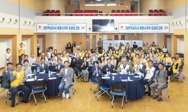 NSP통신-23일 광명시청 대회의실에서 성과보고회가 열렸다. 사진은 참석자들의 기념촬영 모습. (사진 = 광명시)