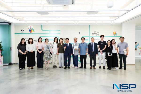 NSP통신-대구대 중앙박물관 놀다x잇다 특별전 개막식 단체 기념사진 (사진 = 대구대학교)