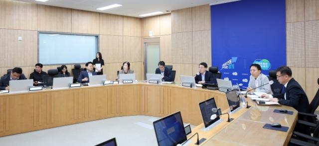 NSP통신-25일 오후 재난상황실에서 김성중 행정1부지사, 김대순 행정2부지사 및 31개 시군 부단체장 등이 참석한 가운데 2025년 제5차 道-시군 부단체장 회의(영상)가 열리고 있다. (사진 = 경기도)