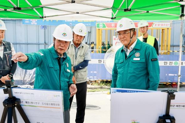 NSP통신-예천군 예천1배수분구 도시침수 예방사업 현장점검, 집중호우 대비 재해 취약지역 점검, 안전한 예천 만들기에 총력 (사진 = 예천군)