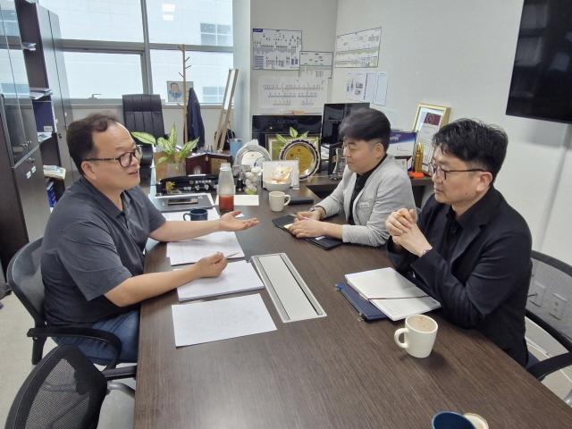 NSP통신-임창휘 경기도의원이 의원실에서 탄소중립산업단지 조성과 모듈러주택 보급 확대 방안 정담회를 가졌다. (사진 = 경기도의회)
