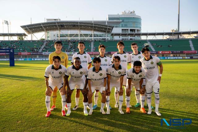 NSP통신-충북청주FC와의 원정경기에 나선 김포FC의 스타팅 맴버 모습. (사진 = 조이호 기자)