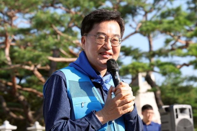 NSP통신-28일 파주 임진각에서 열린 경기둘레길 통일걷기 출정식 행사에서 김동연 경기도지사가 인사말을 하고 있다. (사진 = 경기도)