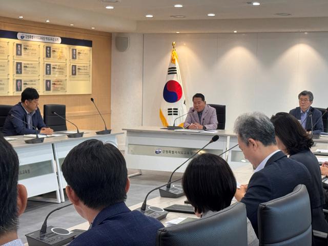NSP통신-신경호 교육감이 28일 강원특별자치도교육청 소회의실에서 청렴강원교육 추진본부 회의를 주재하고 있다. (사진 = 강원도교육청)