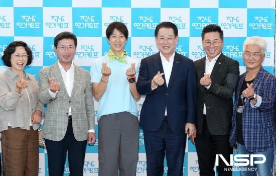 NSP통신-김영록 전라남도지사 제14회 최수종과 함께하는 전남연기캠프 입소식에서 주요 내빈과 기념 찰영 (사진 = 전라남도)