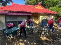 [NSP PHOTO]군포시 국민의힘, 서산 수해현장 복구 구슬땀