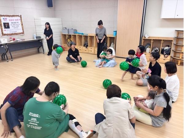 NSP통신-용인특례시가 드림스타트 영유아 발달지원을 위해 마련한 프로그램 진행 모습. (사진 = 용인특례시)