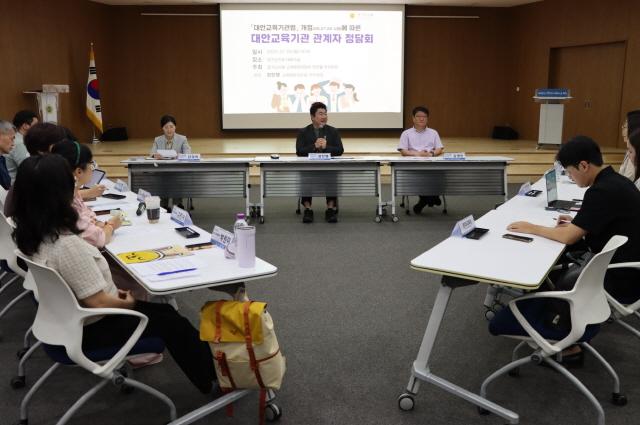 NSP통신-28일 경기도의회 대회의실에서 대안교육기관법 개정에 따른 대안교육기관 관계자 정담회가 진행되고 있다. (사진 = 경기도의회)
