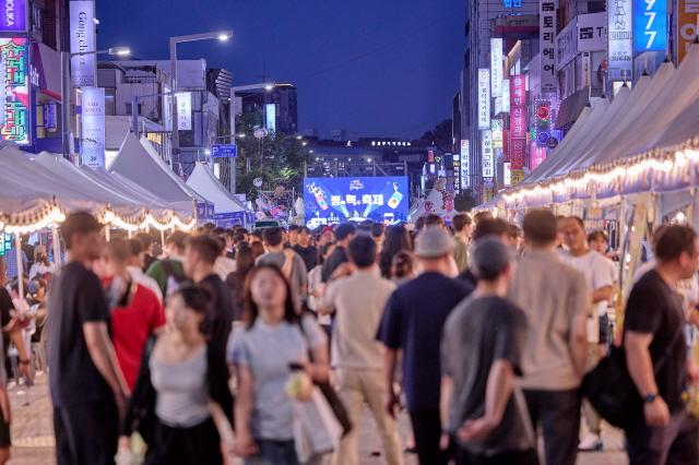 NSP통신-평택역 오거리에서 박애병원 일원의 거리에서 2025년 평택거리문화축제가 진행되고 있는 모습. (사진 = 평택시)