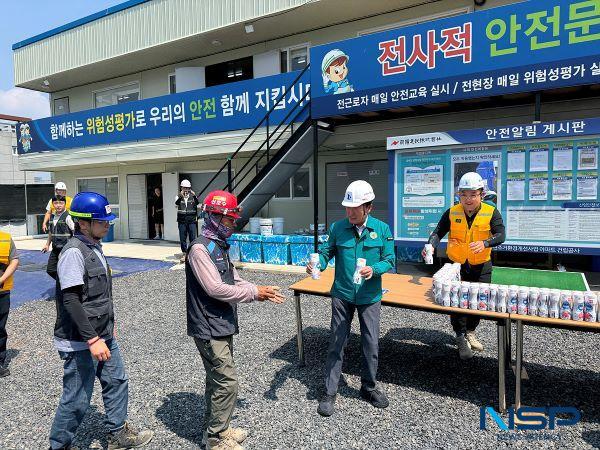 NSP통신-대구도시개발공사는 24일 복현 주거환경개선사업 건설현장에서 CEO 주관 찾아가는 건설현장 폭염대응 캠페인을 실시했다. (사진 = 대구도시개발공사)