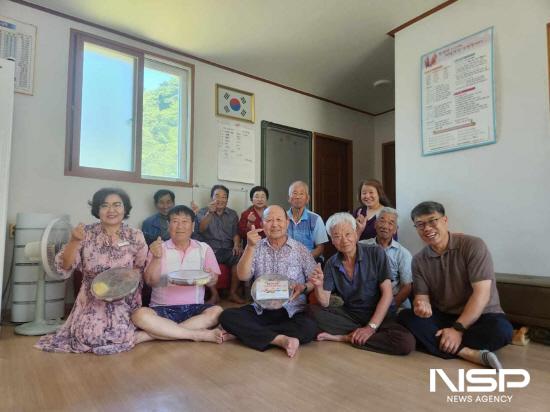 NSP통신-옥룡면 경로당에 정기 반찬 배달사업 기념 찰영 (사진 = 광양시청)