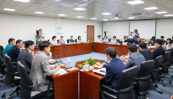 NSP통신-영주시의회 특위 납폐기물 공장 관련 2차 공개토론회 개최, 시민 목소리 반영한 법적·행정적 대응책 마련 촉구 (사진 = 영주시의회)