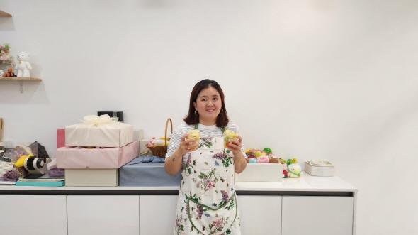 NSP통신-예천군 예천읍 상설시장에 전통시장 청년상인 육성사업의 일환으로 개점한 오늘도과일(대표 전소희)이 승승장구 중이다. (사진 = 예천군)