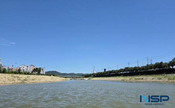 NSP통신-경주시가 오는 10월 말 열리는 2025 APEC 정상회의를 앞두고 시가지 중심을 흐르는 북천을 친수형 생태문화공간으로 재조성하기 위한 대규모 정비사업에 본격 착수했다. (사진 = 경주시)