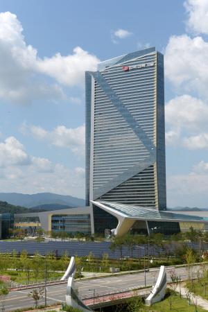 NSP통신-한국전력기술은 지난 29일 건화와 공동이행으로 발주자인 한국동서발전과 402억원 규모의 신호남 및 신일산 복합 건설사업 통합 설계기술용역 계약을 체결했다. 경북혁신도시에 위치한 한국전력기술 전경 (사진 = 한국전력기술)