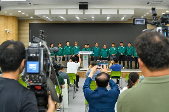 NSP통신-영주시 권한대행 체제 시정 안정과 현장중심 행정 총력, 유정근 권한대행 취임 직후 현장 행정 돌입, 청렴한 책임 행정으로 시정 중심잡아, 미래 10년 청사진 그려나갈 것 (사진 = 영주시)