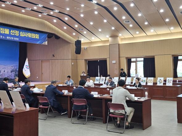 NSP통신-예천군은 지난 30일 군청 대강당에서 안동시와 공동으로 개최하는 제64회 경북도민 체육대회의 상징물을 선정하기 위한 심사위원회를 개최했다. (사진 = 예천군)