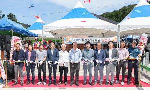 NSP통신-의성군은 지난 30일 안평면 창길3리 경로당에서 지역 주민들의 오랜 숙원이던 경로당 신축공사 준공식을 개최했다고 밝혔다. (사진 = 의성군)