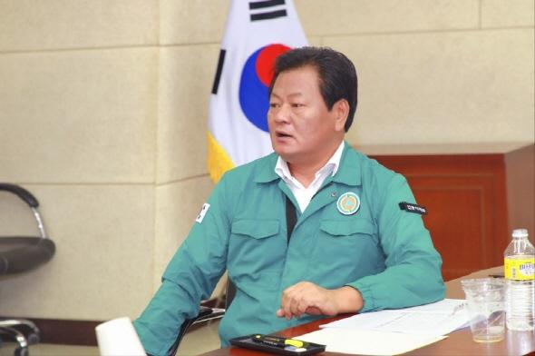 NSP통신-손광영 부의장은 향후 의정 방향을 밝혔다. 취약계층 맞춤형 지원 확대, 지역경제 활성화를 위해 골목상권 보호, 청년 일자리 창출, 찾아가는 의정활동 정례화 및 민생 간담회 지속, 의회와 집행부 협치 강화, 도시가스 공급 확대, 노후 도로 안전 대책 등을 제시했다. (사진 = 안동시의회)