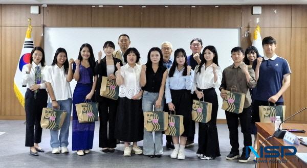 NSP통신-경상북도는 경북도청 호국실에서 개최된 외국인유학생 한국어말하기대회 경북대표 선발전에서 일본 출신 아리무나 레이나 씨(여)를 도 대표로 선발했다. (사진 = 경상북도)