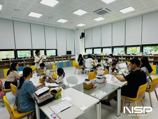 NSP통신-여름 동안 사용할 나만의 부채 만들기 (사진 = 광양시청)